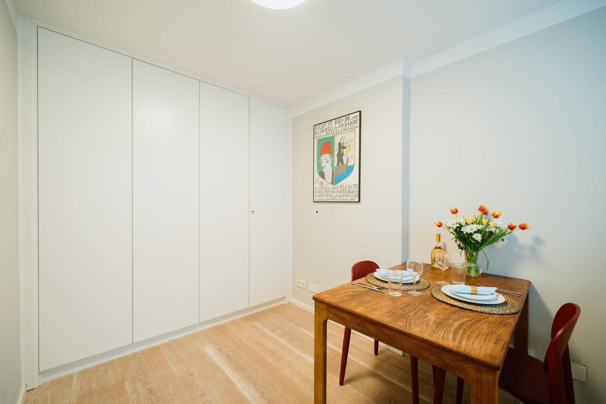 Homely - Cozy Studio, Modern, Near Theater & Kurfuerstendamm Appartamento Berlino