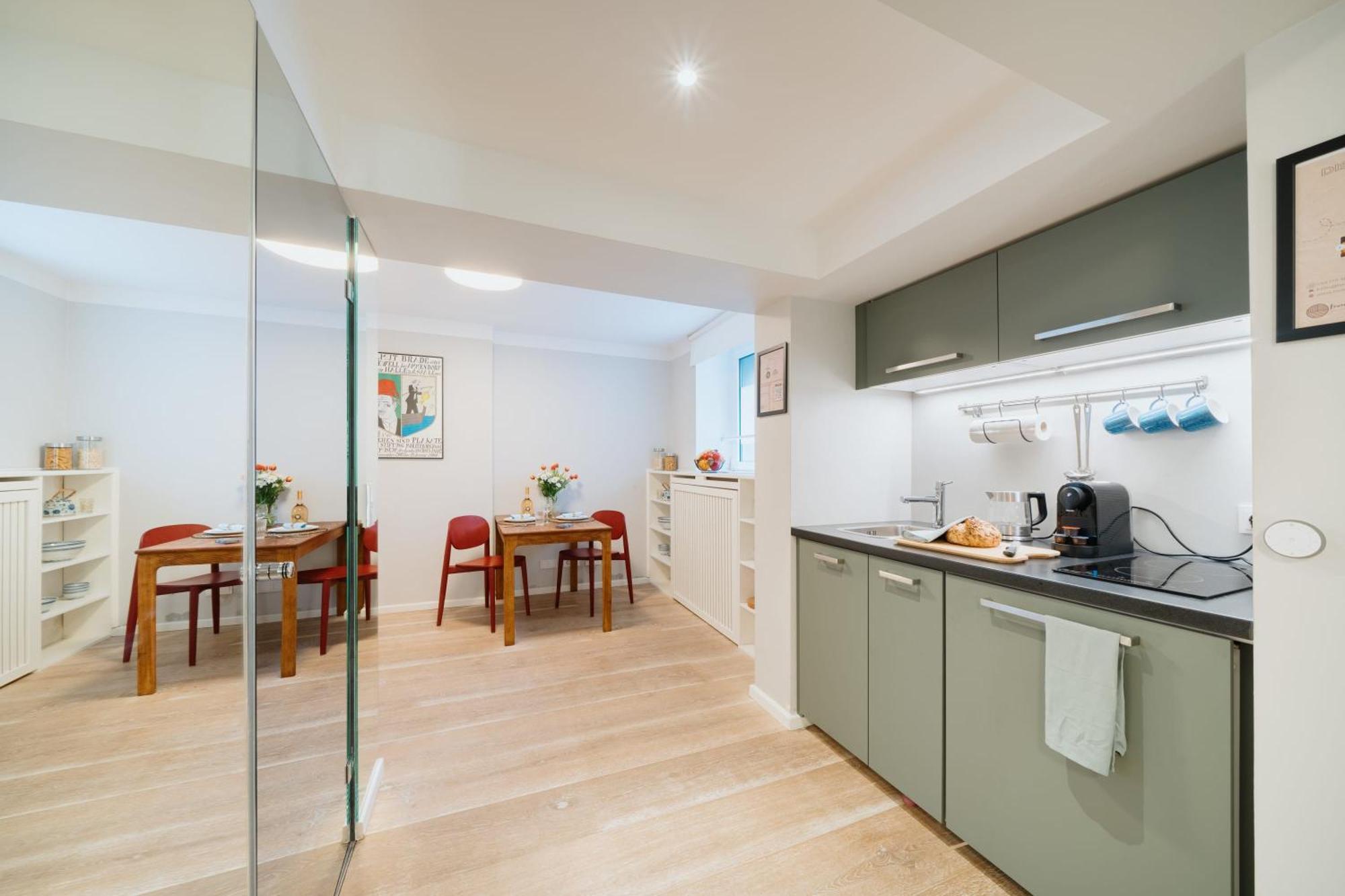 Homely - Cozy Studio, Modern, Near Theater & Kurfuerstendamm Appartamento Berlino