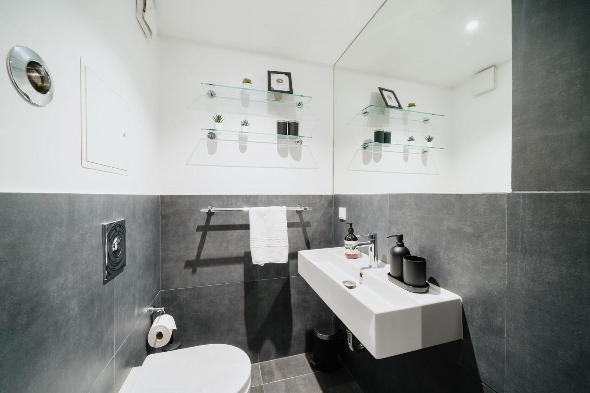 Appartamento Homely - Cozy Studio, Modern, Near Theater & Kurfuerstendamm *