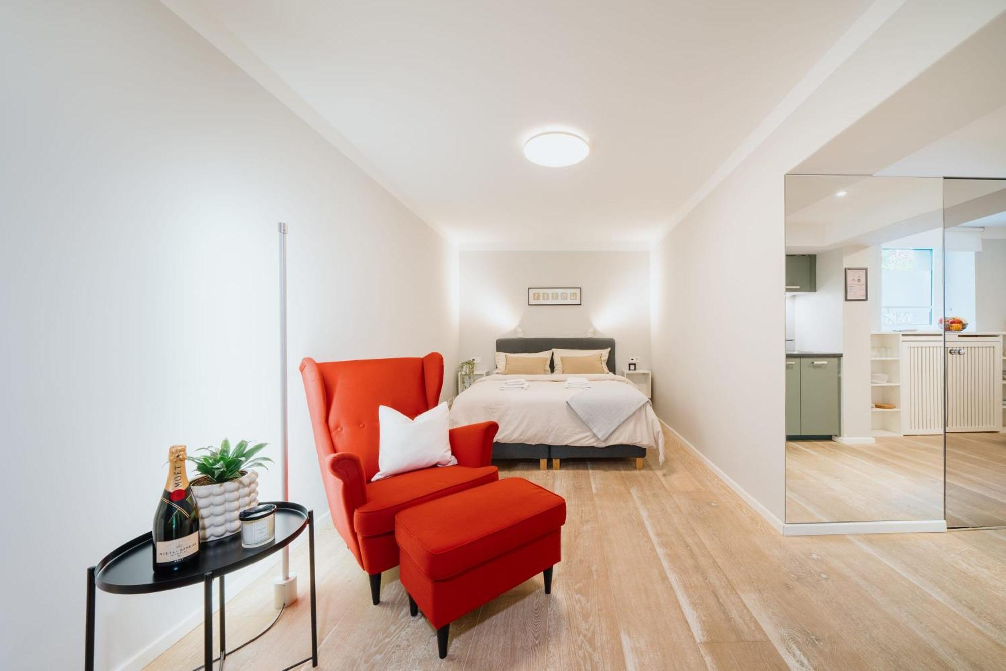 Homely - Cozy Studio, Modern, Near Theater & Kurfuerstendamm Appartamento Berlino