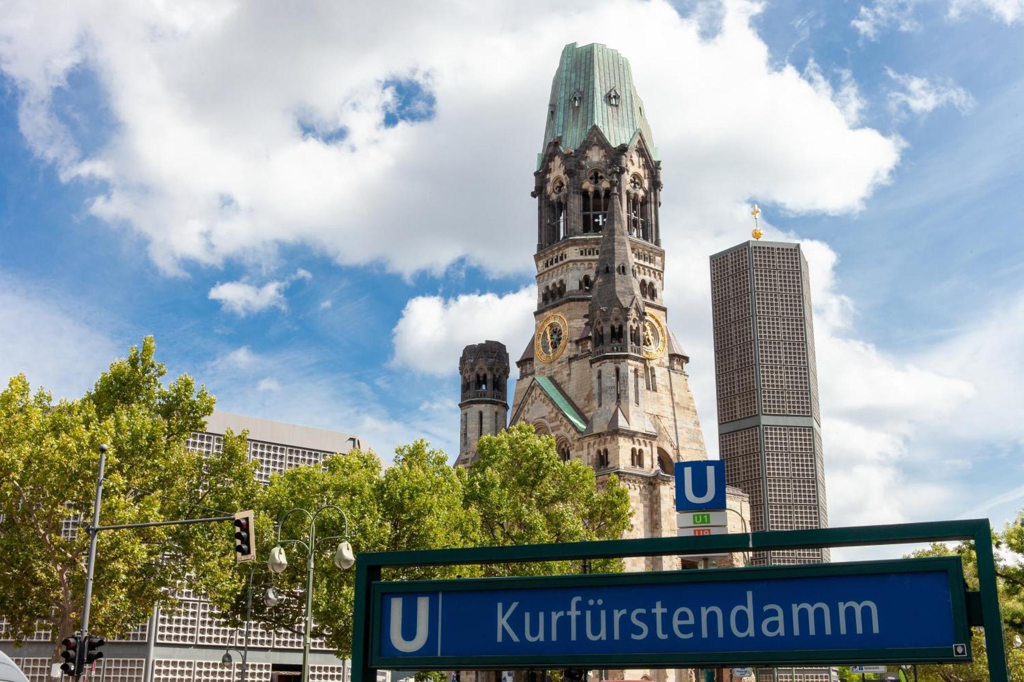 Appartamento Homely - Cozy Studio, Modern, Near Theater & Kurfuerstendamm Berlino
